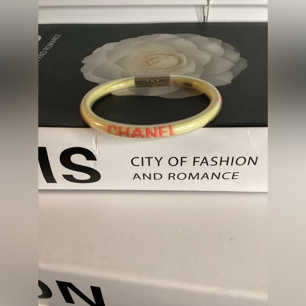 CHANEL Bracelet Tube Bangle (yellow) - Picture 3 of 7